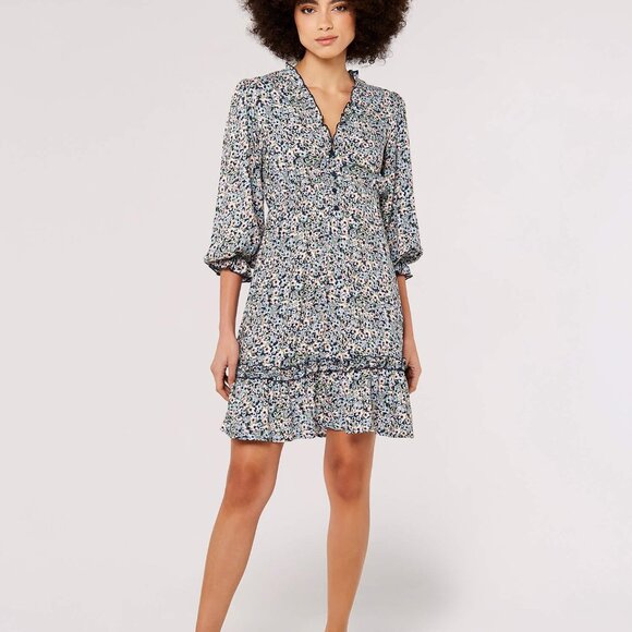 APRICOT Dresses & Skirts - 3/4 Sleeve Floral dress